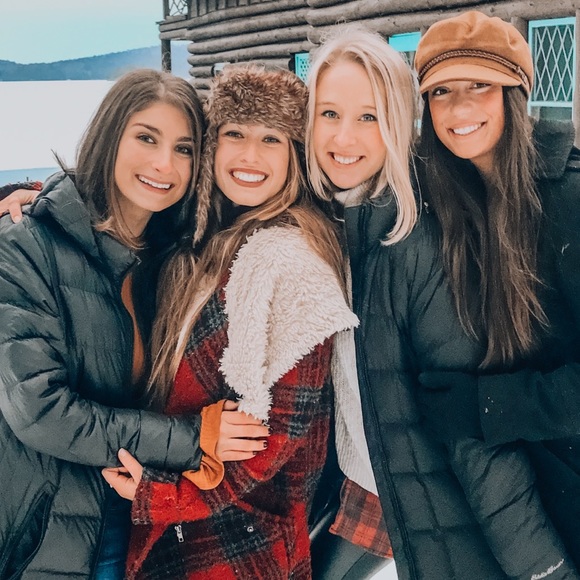 Meet your Posher, Christina - Picture 2 of 6